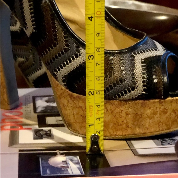 Peep Toe Diva Lounge 5” heels - Picture 8 of 8